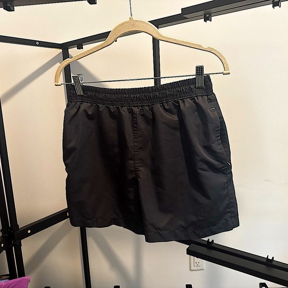 Under Armour Men’s Running Grey/Black Athletic Shorts Size S Zip Pockets Mesh - Picture 2 of 7